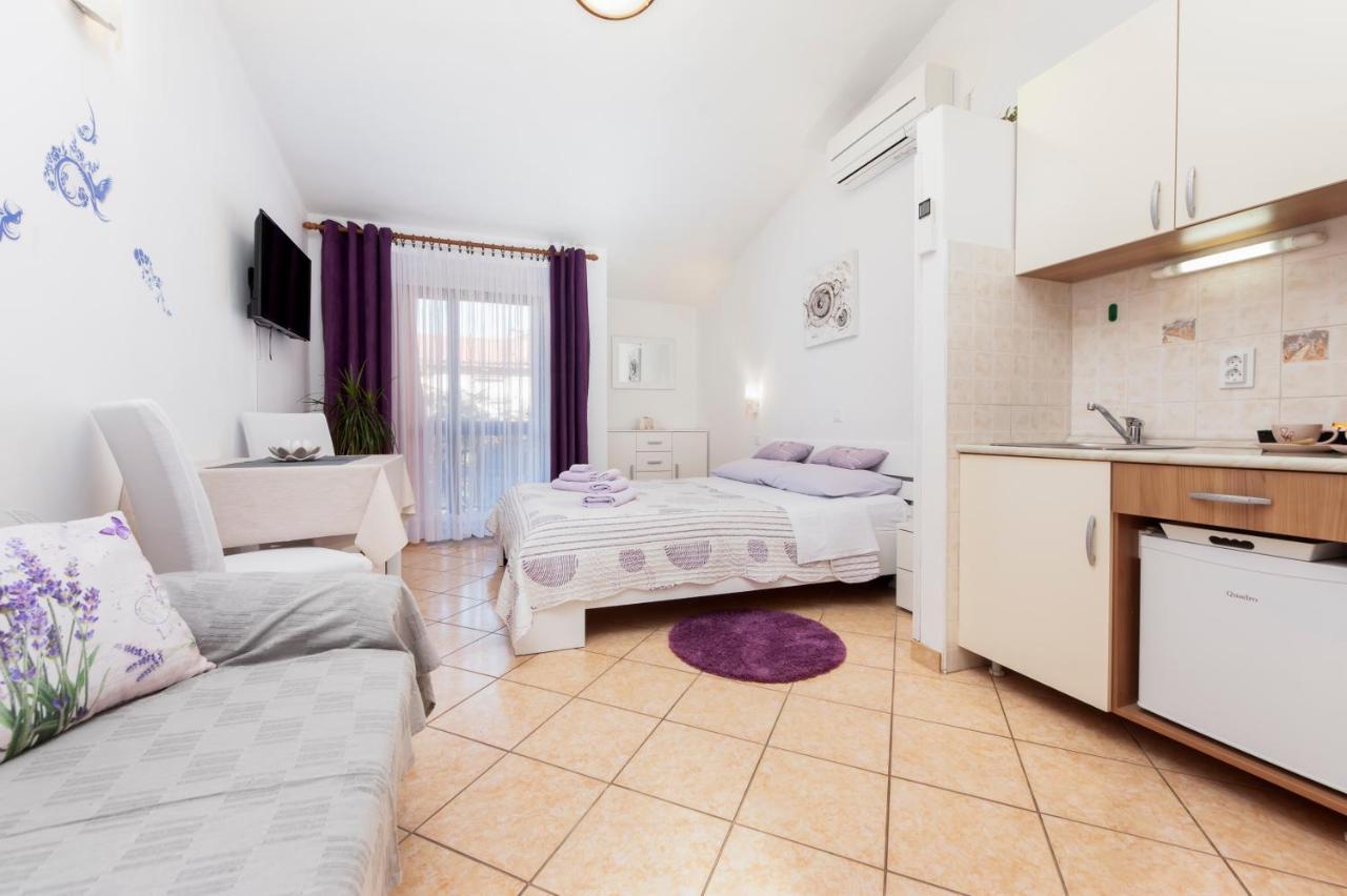 & Anita Apartment