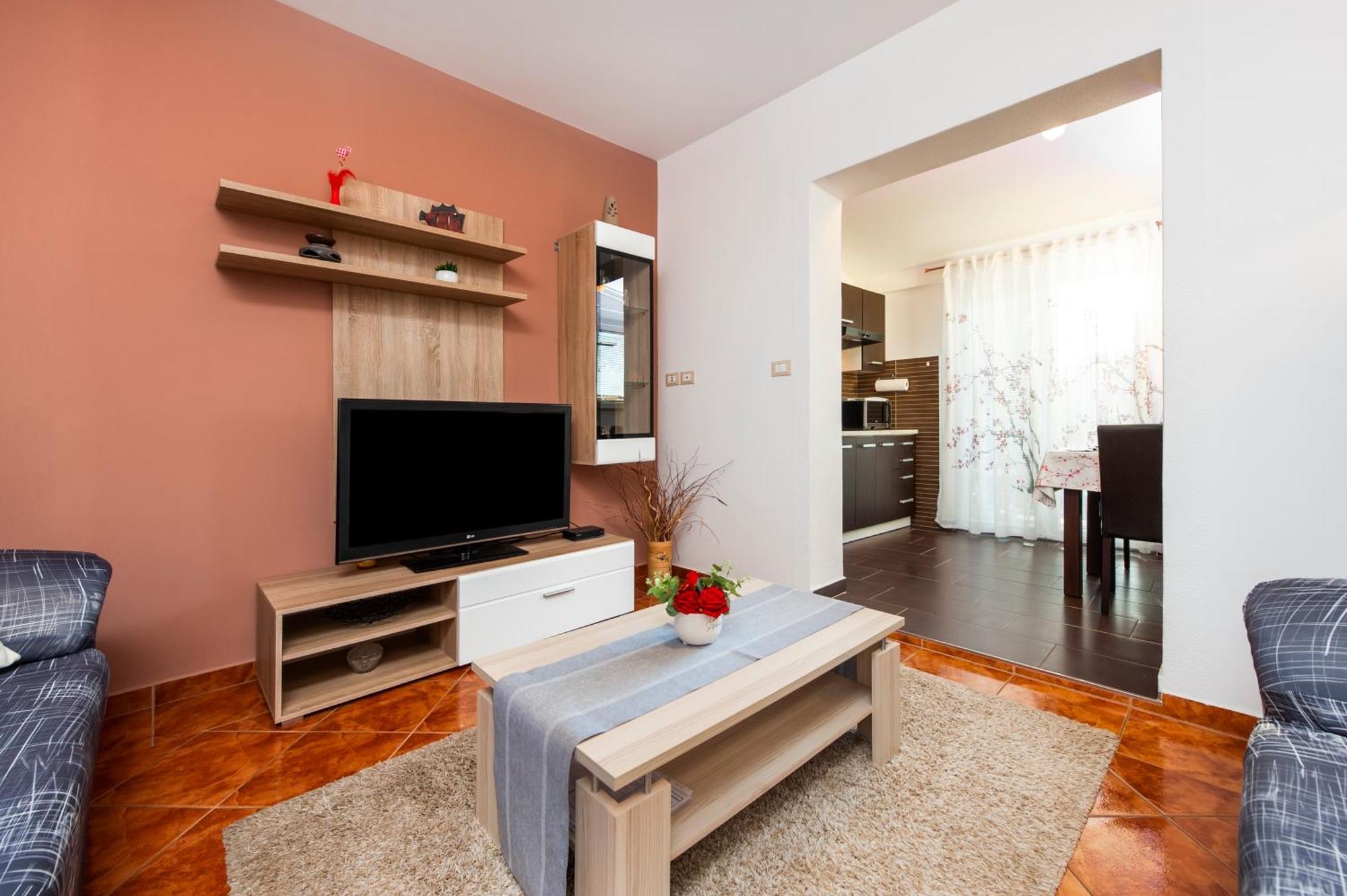 & Anita Apartment
